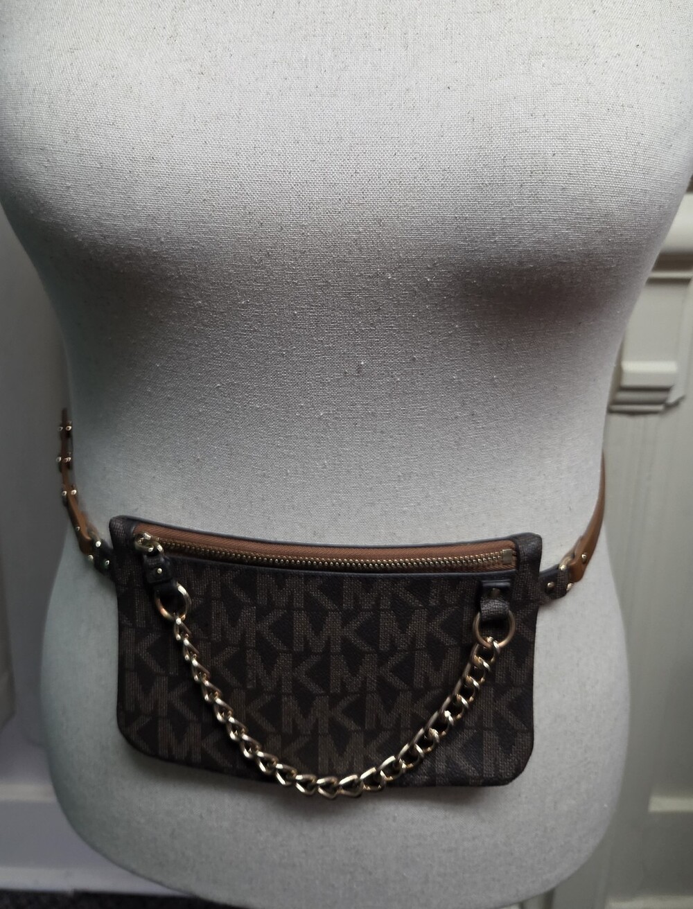 Michael Kors Signature Logo Chain-Strap Belt Bag/Fanny Pack - Picture 13 of 13